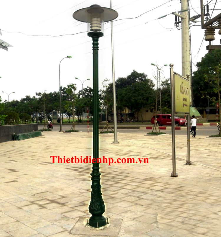 Cột đèn trang trí cho công viên, vườn hoa, khu đô thị, sân vườn 1 bóng giá rẻ